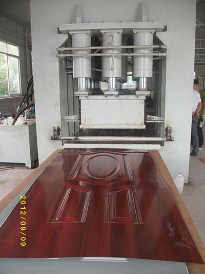 防盜門液壓機(jī)生產(chǎn)中